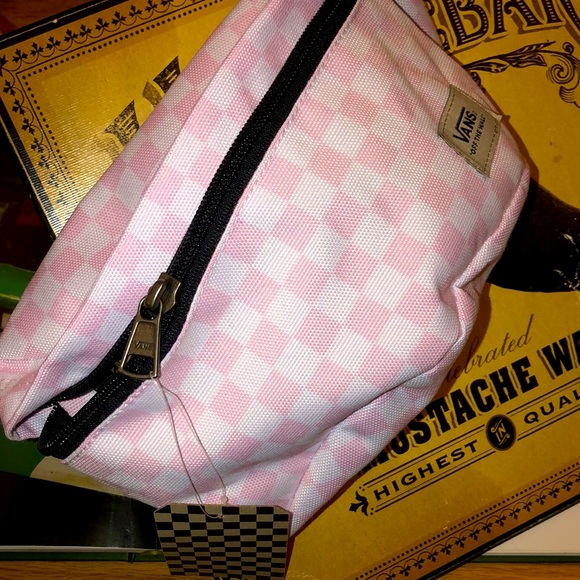 ๐
๐ค๐ป๐น๐
VANS x Pink Checkered Vibes๐ถ๐ค๐ป๐น ๐
- Picture 2 of 10